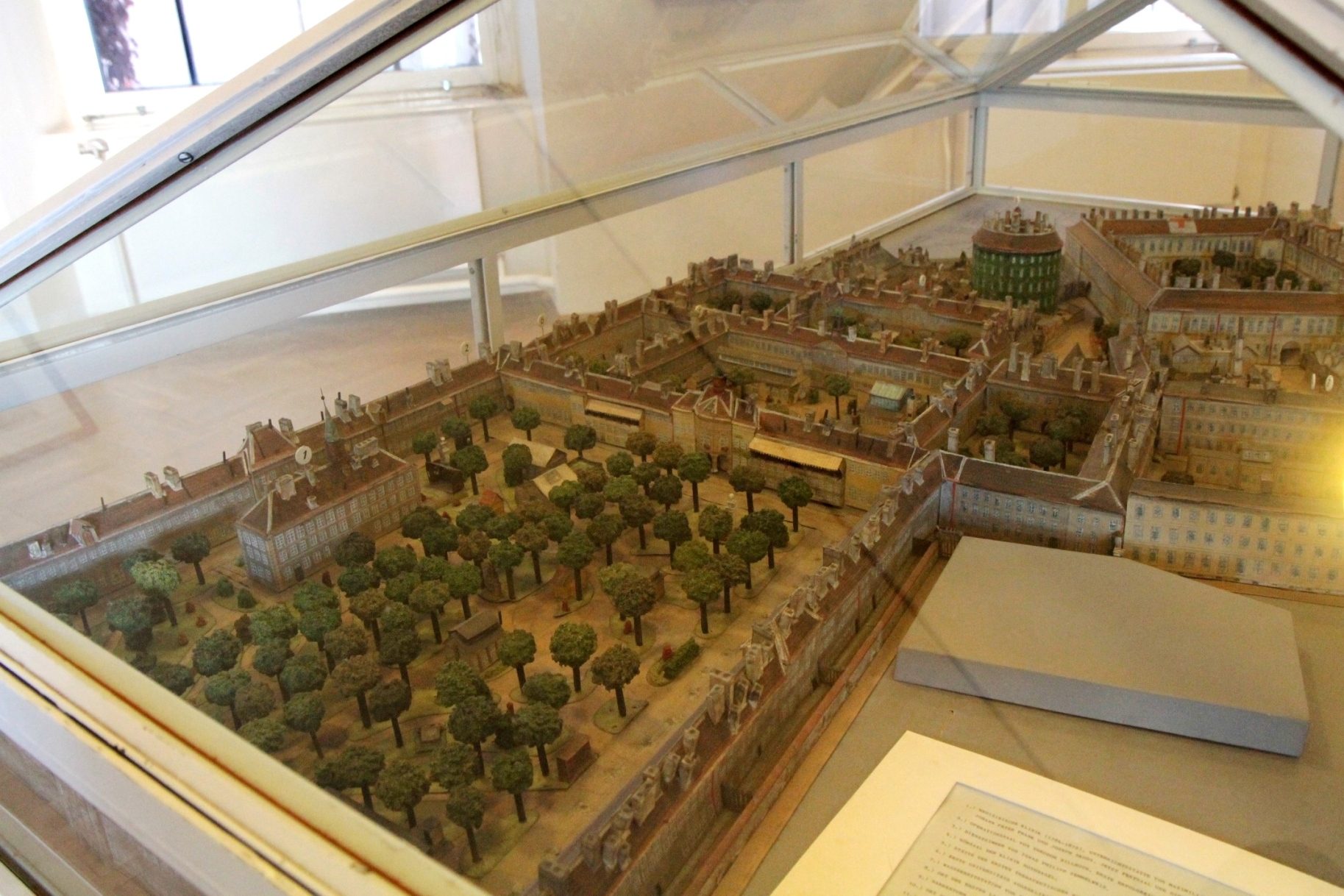 Allgemeines Krankenhaus plaster model, Josephinum, Vienna - 02.JPG